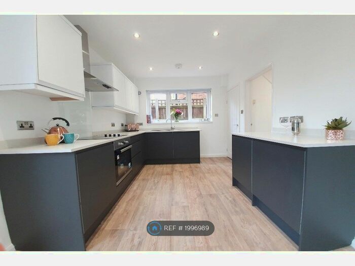 3 Bedroom Semi-Detached House To Rent In Birchfield Road, Arnold, Nottingham, NG5