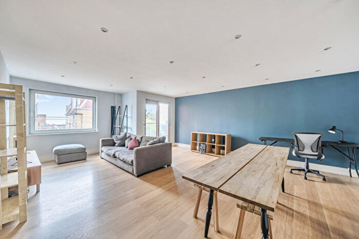 2 Bedroom Apartment For Sale In Willow Way, London, SE26