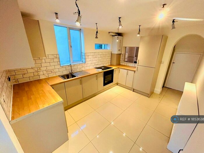 3 Bedroom Terraced House To Rent In Pretoria Road, Romford, RM7