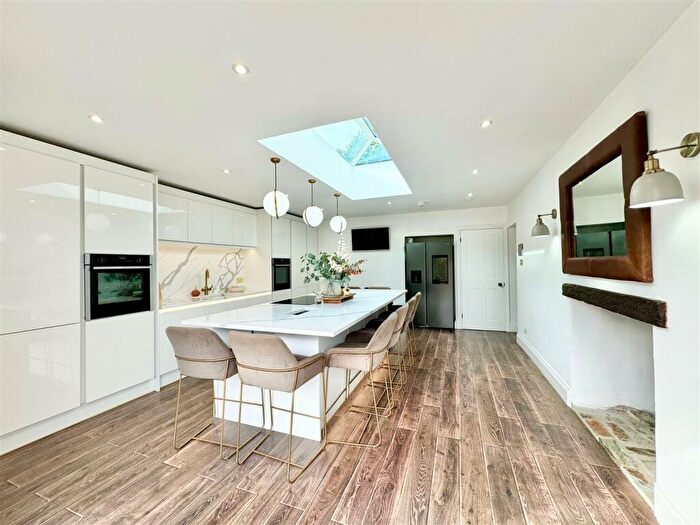 5 Bedroom Detached House For Sale In Elburton, Plymouth, PL9