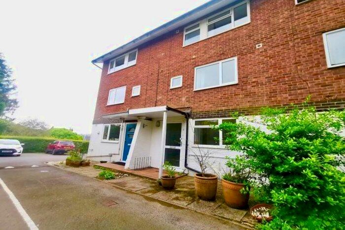 3 Bedroom Property To Rent In Woodbury Close, Tunbridge Wells, TN4
