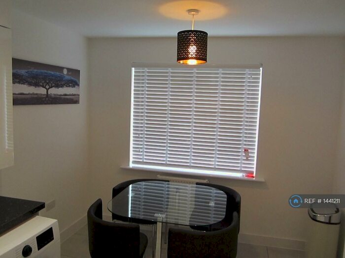 3 Bedroom Semi-Detached House To Rent In Woodward Street, Manchester, M4