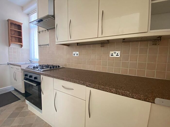 2 Bedroom House To Rent In Cold Street, BD22