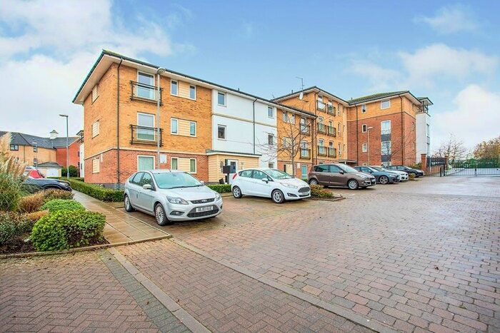 1 Bedroom Flat To Rent In Edison Court, Franklin Avenue, Watford, Hertfordshire, WD18
