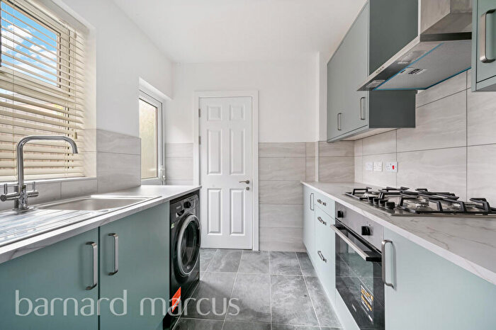 2 Bedroom House To Rent In Durban Road, Tottenham, London, N17