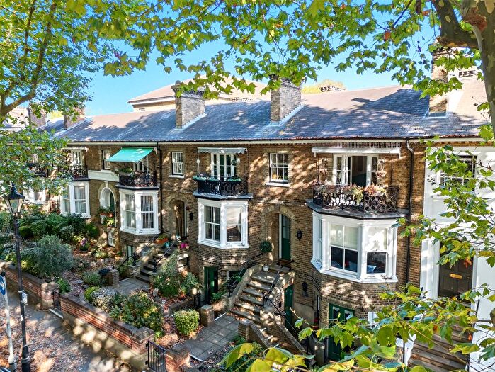 1 Bedroom Flat For Sale In Cambridge Court, Cambridge Road, Southend-On-Sea, Essex, SS1