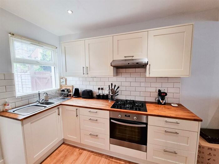 2 Bedroom End Of Terrace House To Rent In Cranmer Road, Croydon, CR0