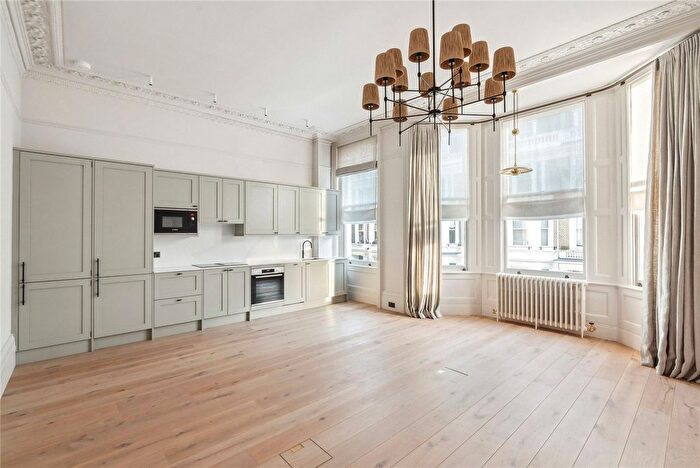 1 Bedroom Flat For Sale In Stafford Terrace, Kensington, London, W8