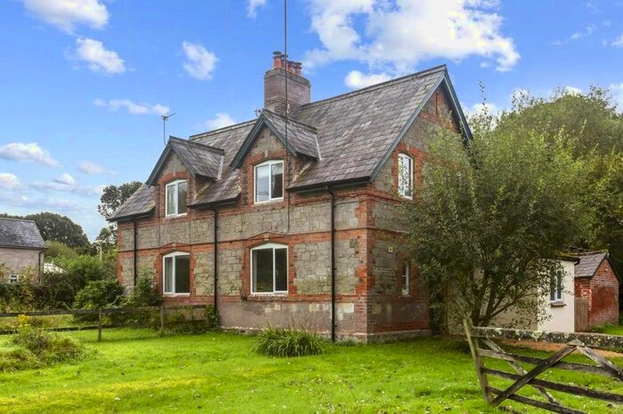 3 Bedroom Semi-Detached House For Sale In Motcombe, Shaftesbury, SP7