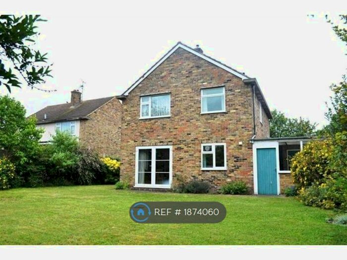 3 Bedroom Detached House To Rent In Strathmore Drive, Reading, RG10