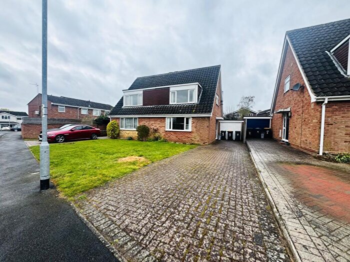 3 Bedroom Semi-Detached House To Rent In Bevery Close, Oakley, MK43