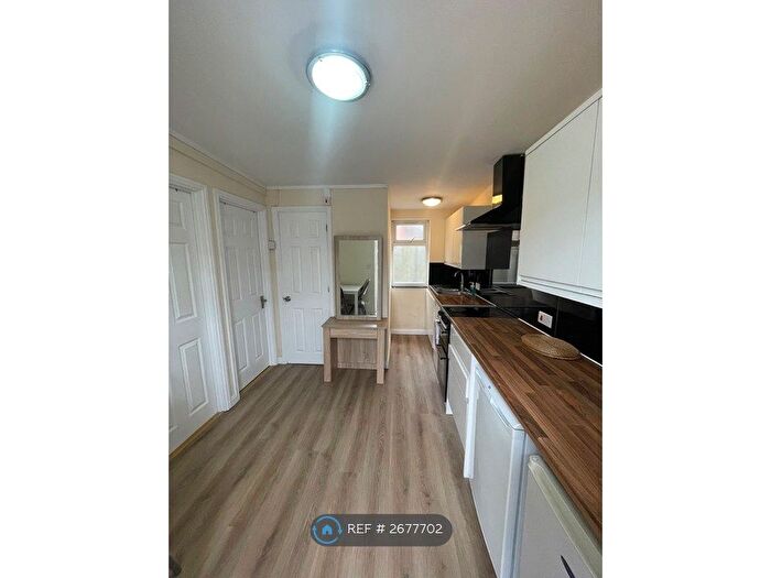 2 Bedroom Flat To Rent In Mount Road, Hayes, UB3
