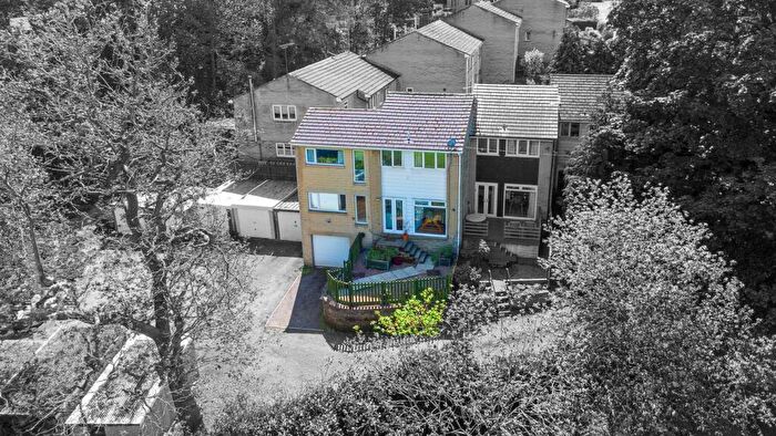 4 Bedroom Terraced House For Sale In Luke Lane, Thongsbridge, Holmfirth, HD9