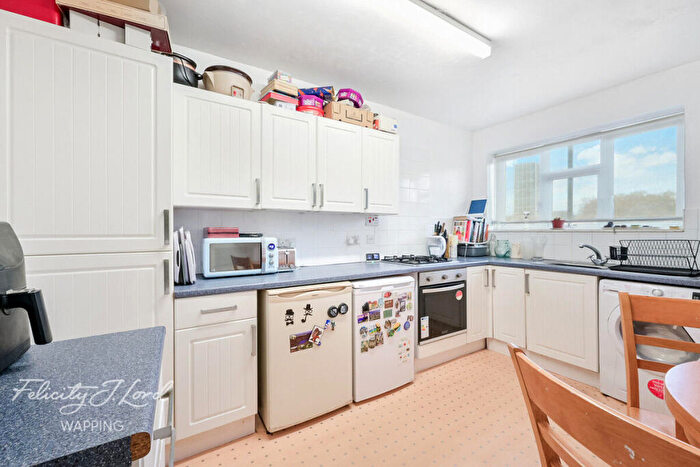 2 Bedroom Flat For Sale In Jubilee Street, London, E1