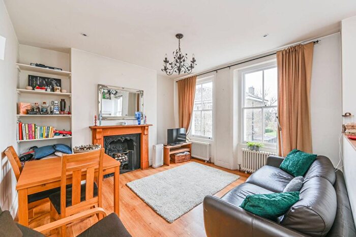 2 Bedroom Flat To Rent In Sutherland Square, Kennington, London, SE17