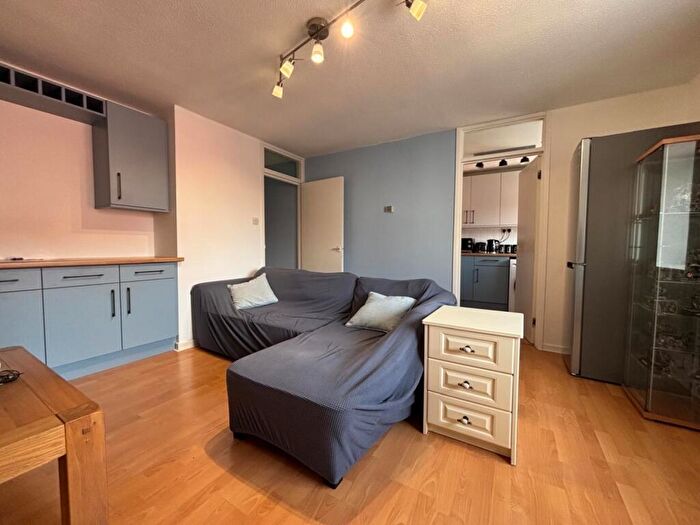 1 Bedroom Flat To Rent In St. Peters Street, Roath, CF24