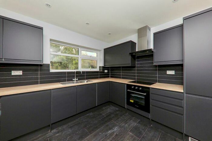 3 Bedroom Maisonette To Rent In Elizabeth Parade, GU46