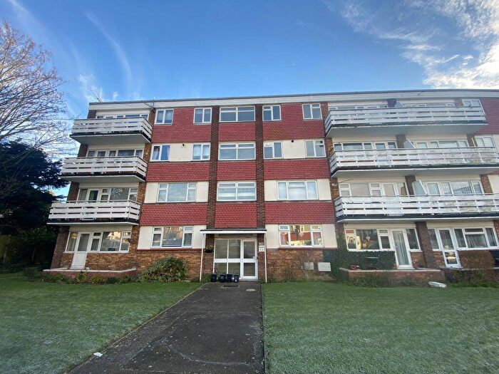 3 Bedroom Maisonette To Rent In Templewood Court- Hadleigh :Online Enquiries Only, SS7