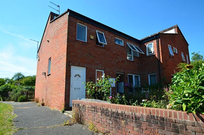 1 Bedroom Maisonette To Rent In Lakeside Close, Ruislip, HA4