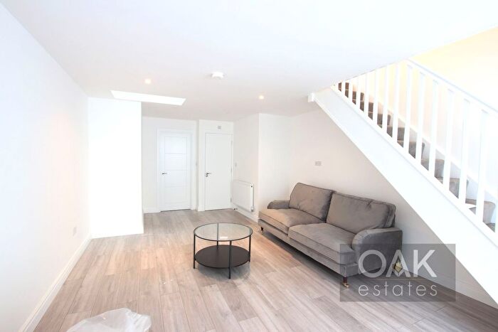 2 Bedroom Flat To Rent In Camberwell Road, London, SE5