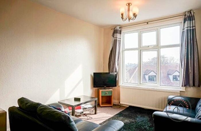 3 Bedroom Flat To Rent In Headingley House, Leeds, LS6
