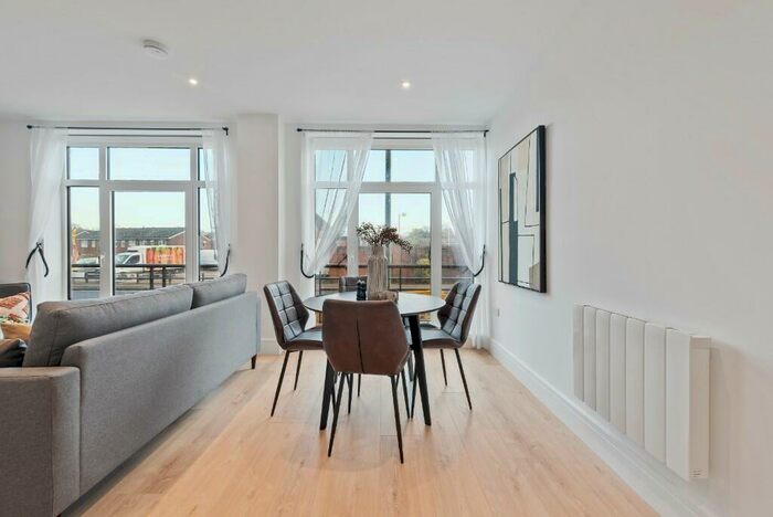 2 Bedroom Flat To Rent In Glenfield Road, Ashford, Surrey, TW15