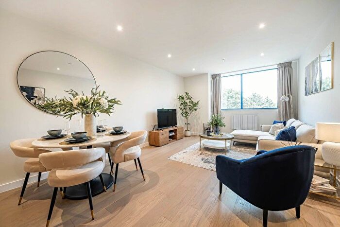 1 Bedroom Flat To Rent In Chertsey, Surrey, KT16
