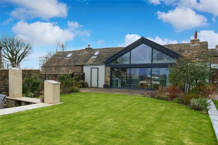 3 Bedroom Detached House For Sale In Heights Lane, Eldwick, West Yorkshire, BD16