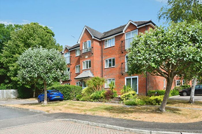 2 Bedroom Property For Sale In Westview Close, Redhill, Surrey, RH1