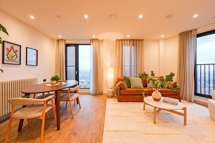 2 Bedroom Flat To Rent In The Eades, Selborne Road, Walthamstow, E17