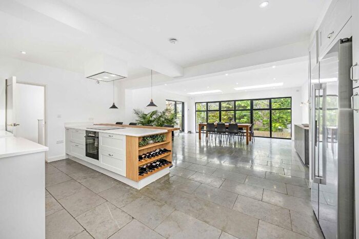 4 Bedroom Detached House To Rent In Morton Way, London, N14