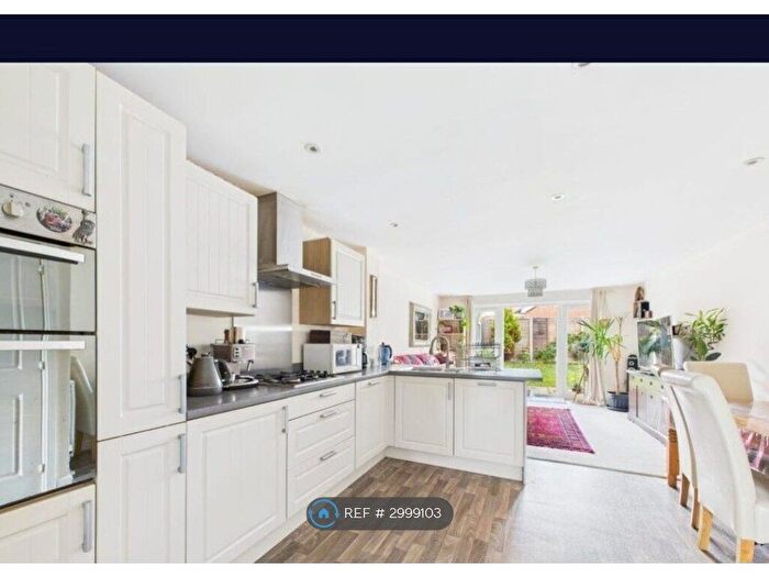 4 Bedroom Semi-Detached House To Rent In Poethlyn Drive, Norwich, NR8