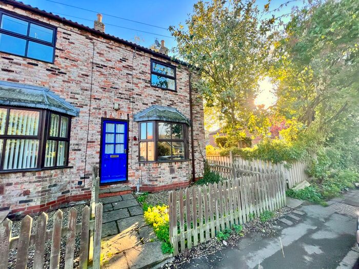 2 Bedroom End Of Terrace House To Rent In East Street, Leven, HU17