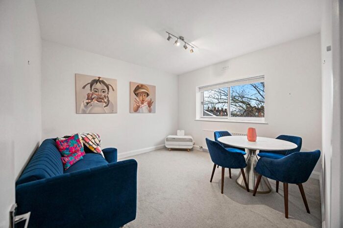 2 Bedroom Flat To Rent In Parliament Hill, South End Green, NW3