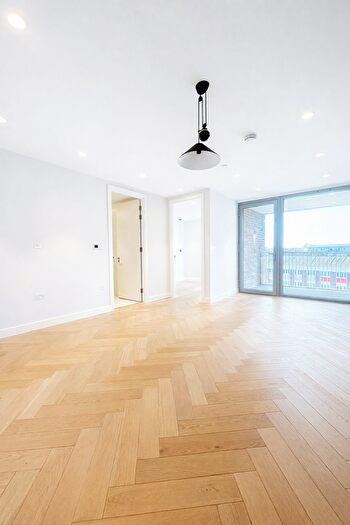 1 Bedroom Flat To Rent In Maple Path, London, E5