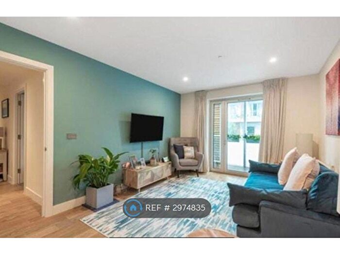 3 Bedroom Flat To Rent In Love Lane, London, SE18