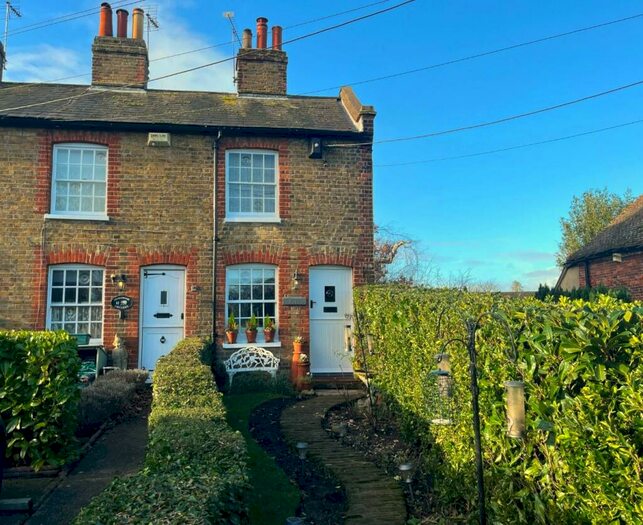 2 Bedroom End Of Terrace House For Sale In Tanyard Hill, Shorne, Gravesend, DA12