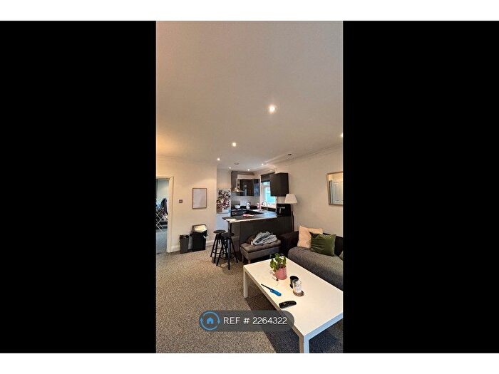 2 Bedroom Flat To Rent In Cavendish Road, London, SW12