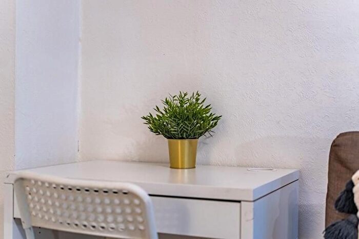 2 Bedroom Flat To Rent In Birmingham City Centre, West Midlands, B16