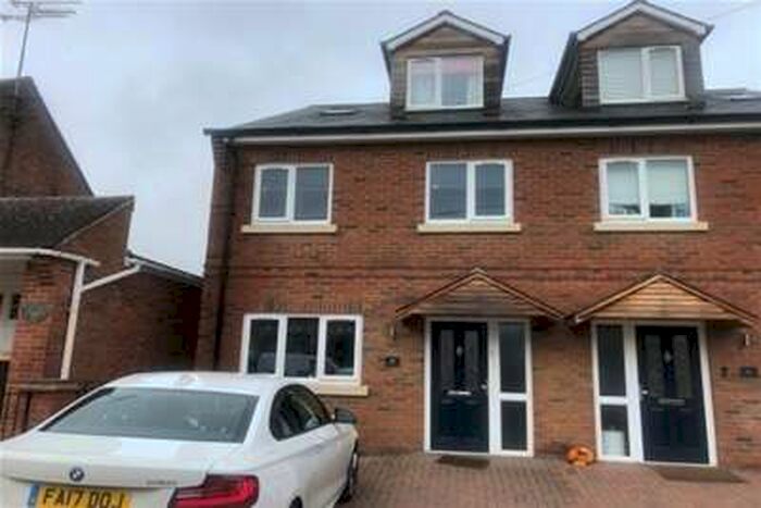 4 Bedroom Semi-Detached House To Rent In Garden Road, Dunstable, LU6