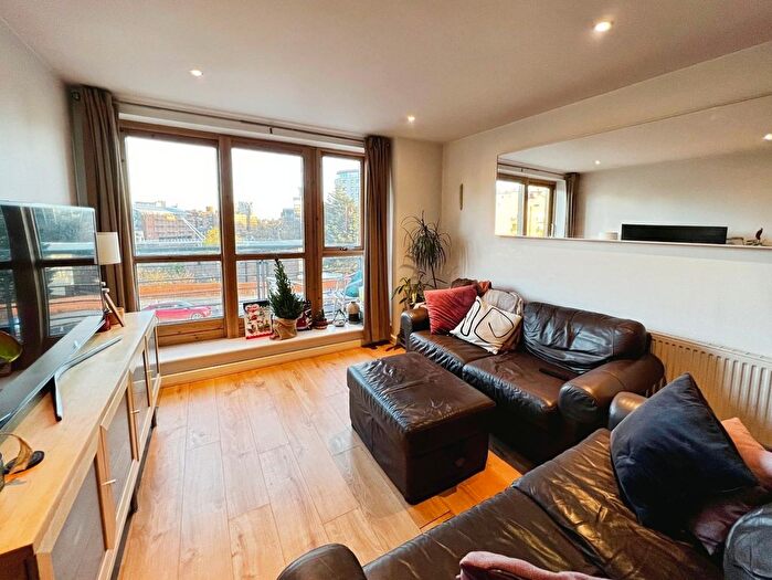 2 Bedroom Flat To Rent In St James Quay, Brewery Wharf, Leeds, Uk, LS10