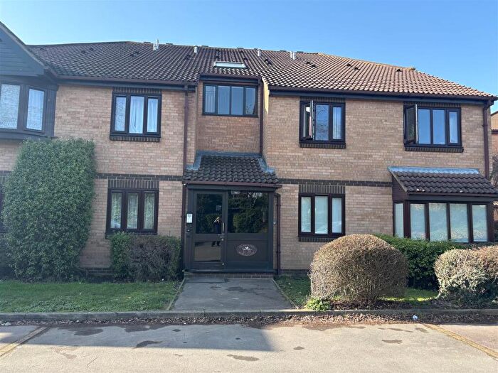 1 Bedroom Flat To Rent In Marwell Close Gidea Park Romford Essex, RM1