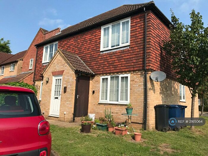 1 Bedroom Flat To Rent In Walnut Tree Gardens, Farncombe, GU7