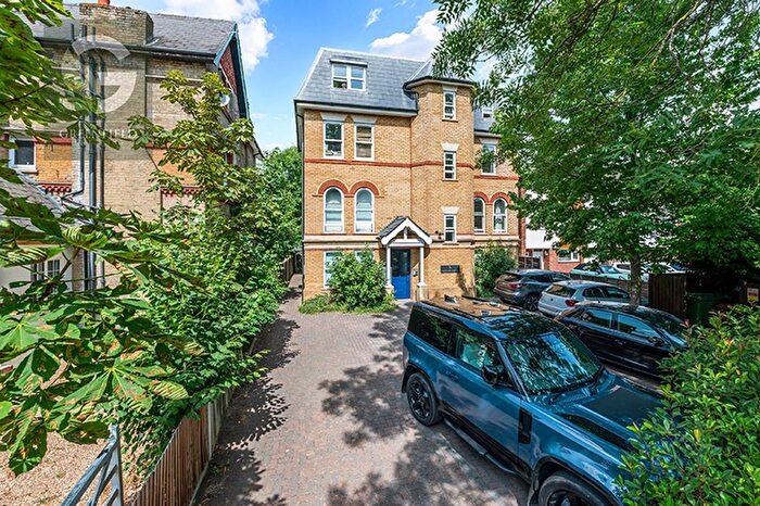 2 Bedroom Flat To Rent In The Avenue, Worcester Park, KT4
