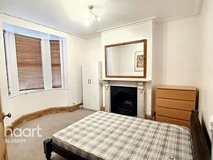 3 Bedroom Terraced House For Sale In Park Street, Slough, SL1