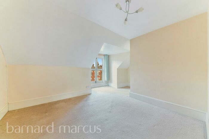 Flat To Rent In Marlborough Road, South Croydon, CR2