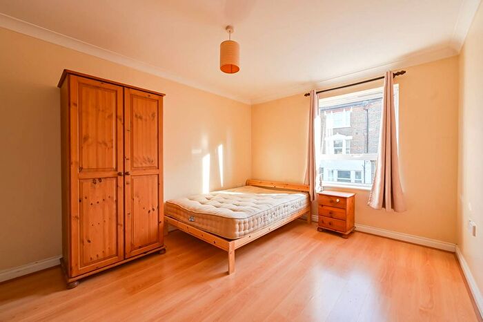 2 Bedroom Flat To Rent In Wightman Road, Turnpike Lane, London, N8