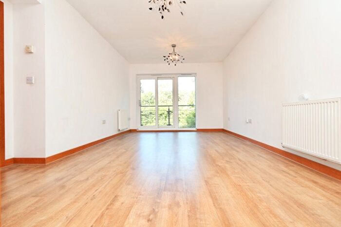 2 Bedroom Flat To Rent In Arundel Square, Maidstone, ME15