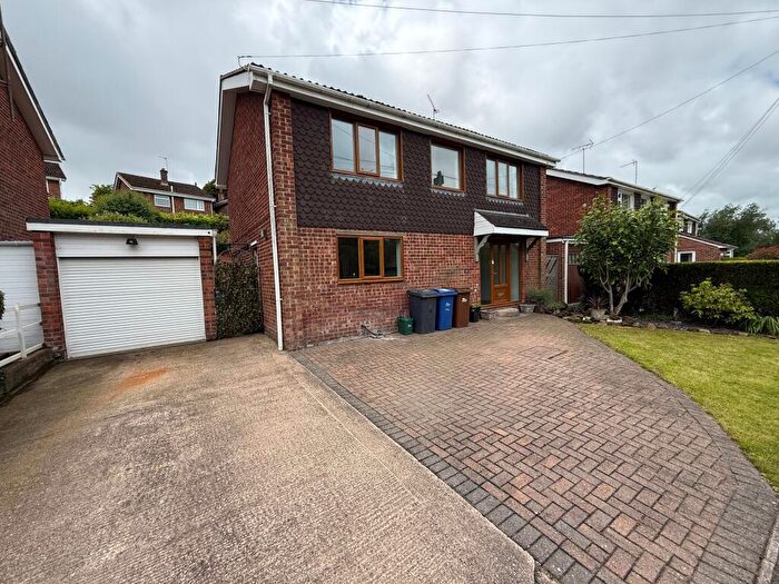 4 Bedroom Detached House To Rent In Brookside, Burton On Trent, Winshill, DE15