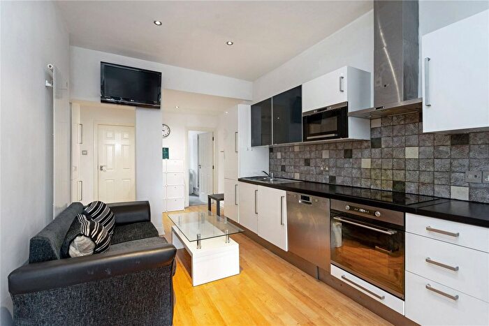 4 Bedroom Flat To Rent In North End Road, London, SW6